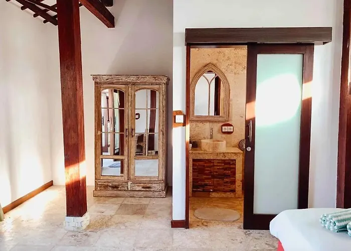Hotel Happy Days Canggu